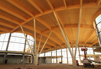 Vue de l'intérieur de la structure bois de la toiture (© ATP)