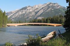 Passerelle de la rivière Bow à Banff, Canada (© StructureCraft Builders Inc.)