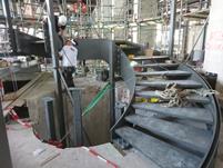 Escalier en colimaçon pendant la construction (© Vic Obdam Staalbouw BV)