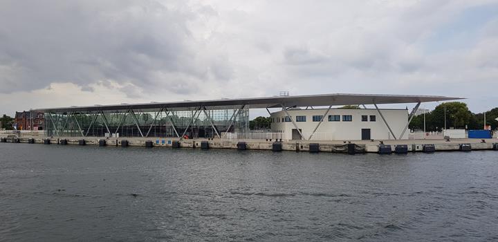 Vue du terminal depuis la rive