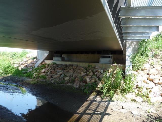 Vue de dessous du pont et de sa culée (© Schröder + Raue)