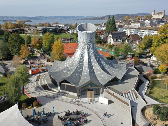Le « Chapeau magique » de Knies à Rapperswil, Suisse (© Ghisleni Partner AG)