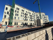 Bâtiment résidentiel avec ossature métallique industrialisée en construction (© AFCA Teccon)