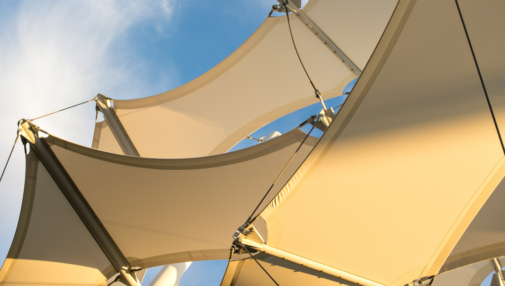 Toiture à membrane tendue