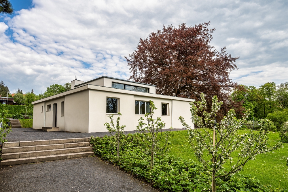 Le bâtiment le plus célèbre de l'exposition Bauhaus est la maison de modèle « Am Horn » de Weimar.