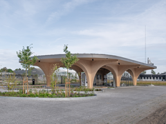 Station de charge en bois massif