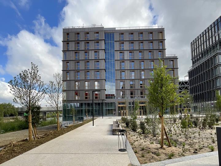 Vue de face de l’immeuble PE2