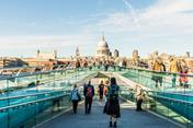 Le Millennium Bridge à Londres avait des problèmes de vibrations après son ouverture
