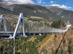 Le pont suspendu LaPendenta à Disentis/Mustér, démontre une structure à câbles légère