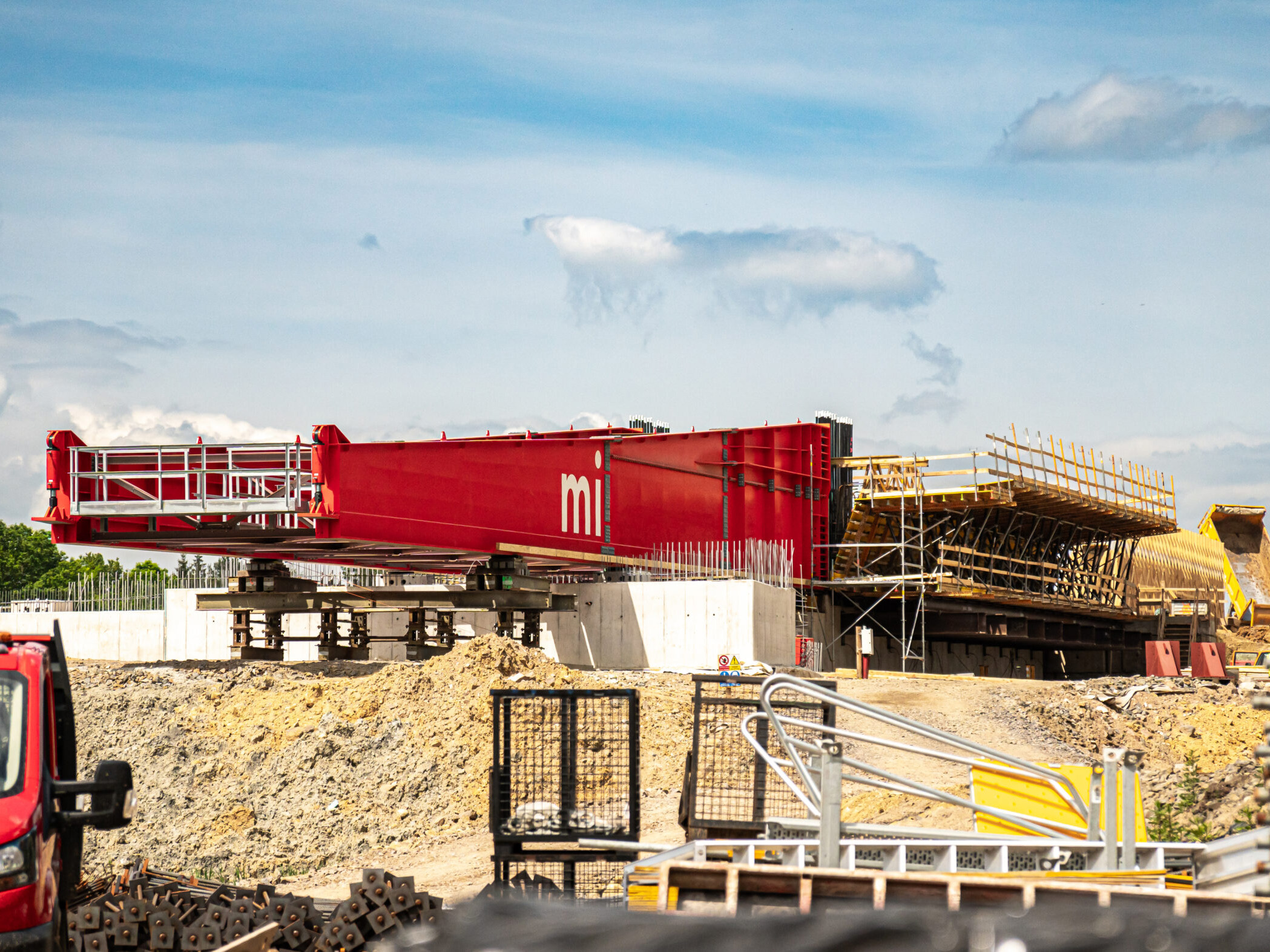 Translateur de lançage sur le chantier du pont autoroutier de la D35, République tchèque, conçu dans le logiciel Dlubal
