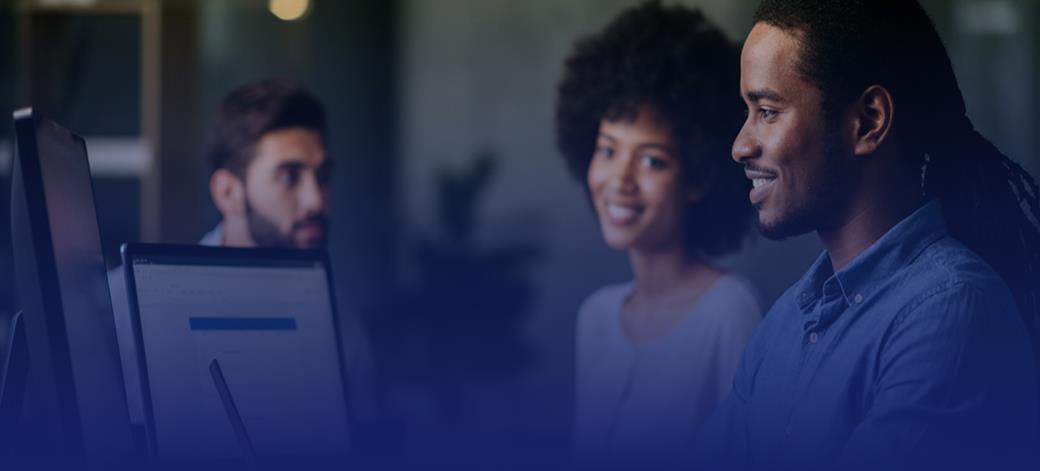 Groupe de personnes participant à une formation RFEM dans les locaux de Dlubal.