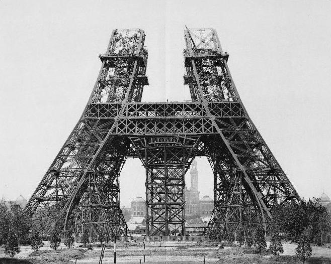 Assemblage pylône de soutènement Tour Eiffel 1888