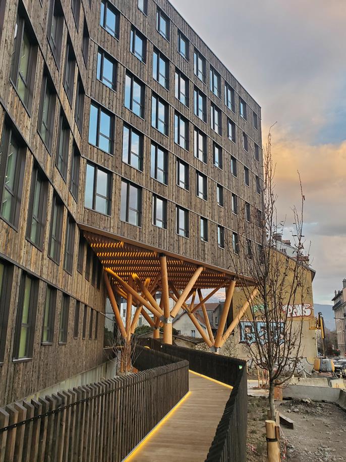 Immeuble de bureaux WOOD, sur piliers bois | © CBS-Lifteam