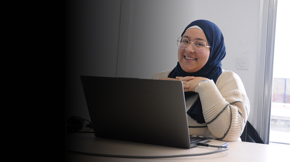 Image illustrant Melissa dans un cadre administratif, associée à la gestion et aux opérations de support.