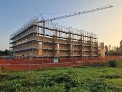 Construction de la salle de sport « Corni » à Modène, avec des éléments architecturaux modernes