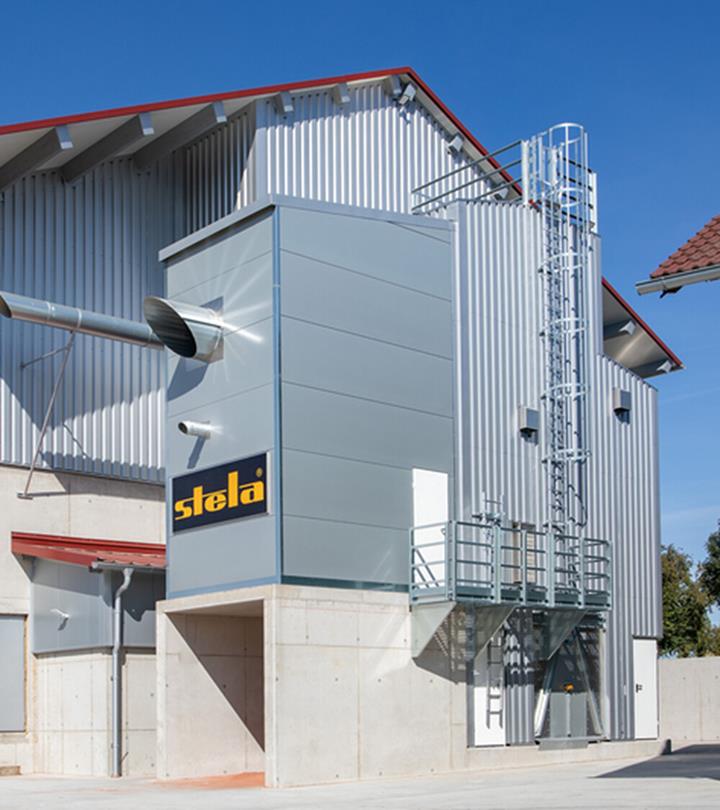 Vue extérieure d’une tour de séchage de céréales moderne en structure acier conçue par GMBS Design Kft.