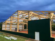 Le hall de tennis du Bob-Club Fürth pendant le processus de construction à l'état de gros œuvre.