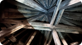 Une charpente de toit historique réalisée par ALS Ingenieure GmbH & Co. KG.