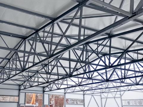 Le centre logistique de Khmelnytskyi, en Ukraine, conçu par PPVP KARKAS, illustre l’ingénierie structurelle moderne.