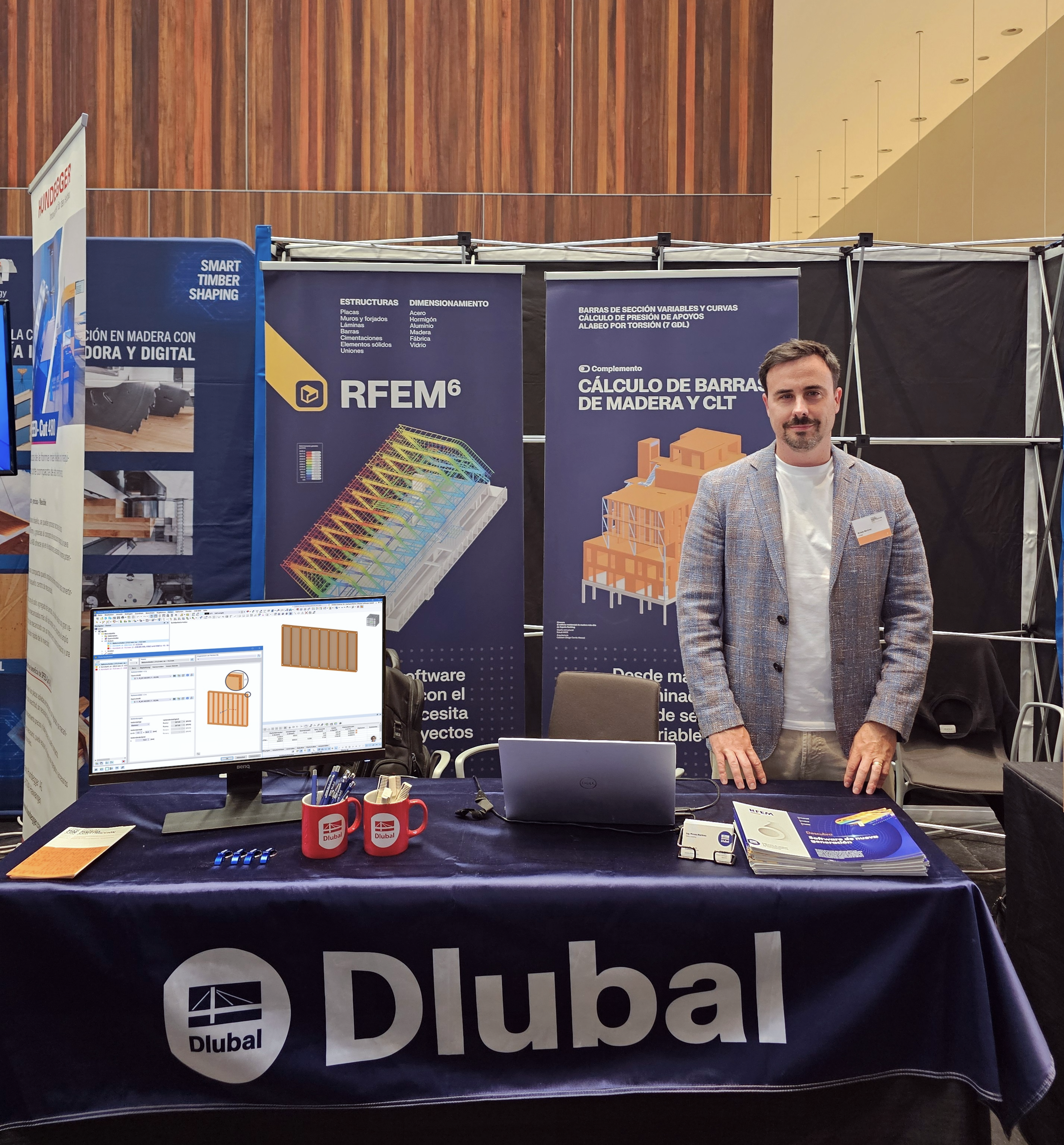 Participation d'experts au Forum International de la Construction en Bois à Pampelune, mettant en avant des innovations dans l'utilisation du bois.