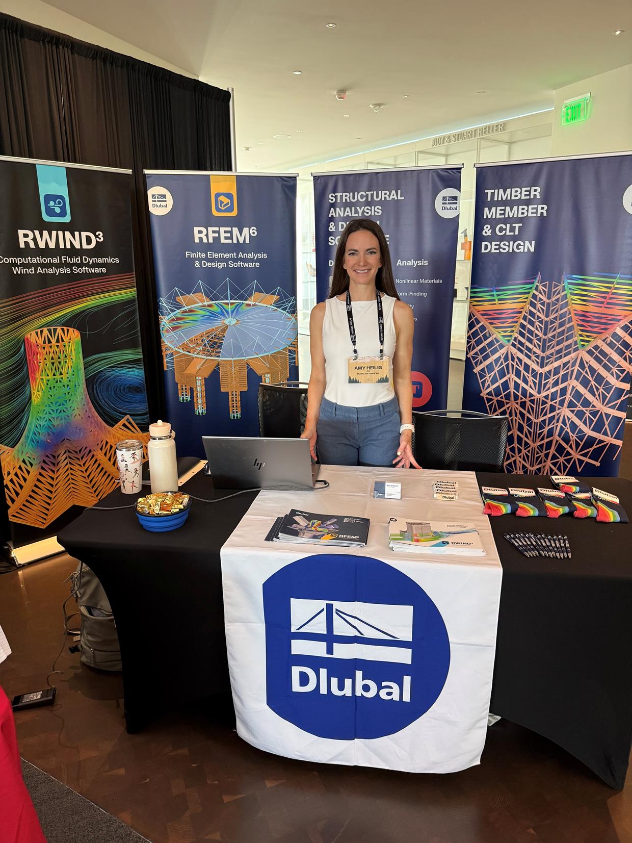 Stand Dlubal au sommet du Mass Timber Group à Denver, présentant RFEM 6, RWIND 3 et des solutions de calcul de structures en bois