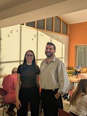 Natalie Dlubal et Doğukan Karataş lors d'une réunion d'équipe Dlubal Software