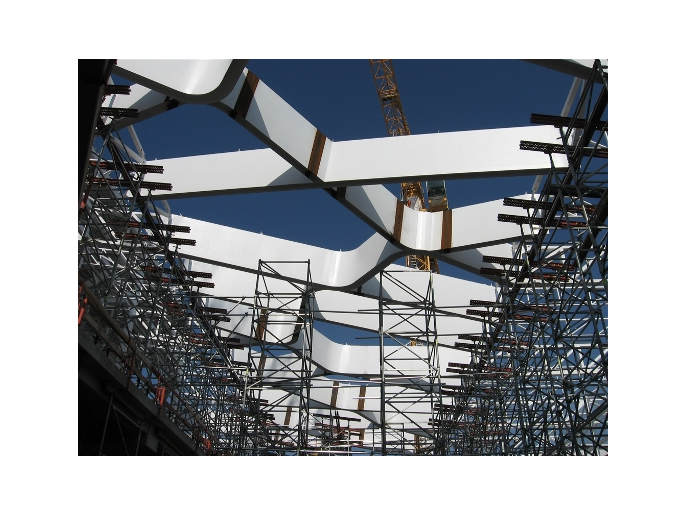 Stahlkonstruktion des Food Court-Daches (© Helika a.s.)