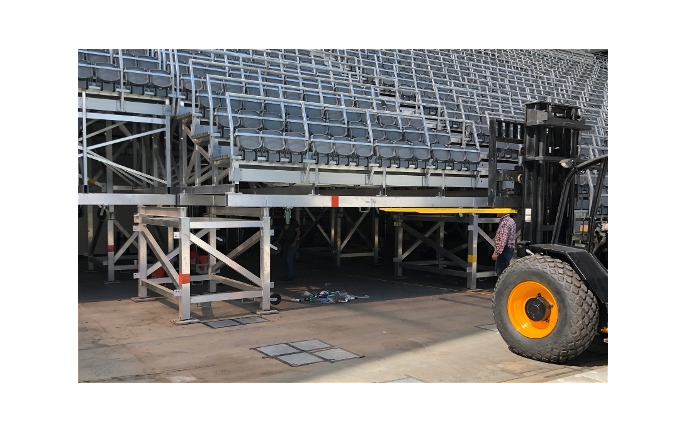 Gradinate trasportabili durante la costruzione (© Trex Commercial Products)