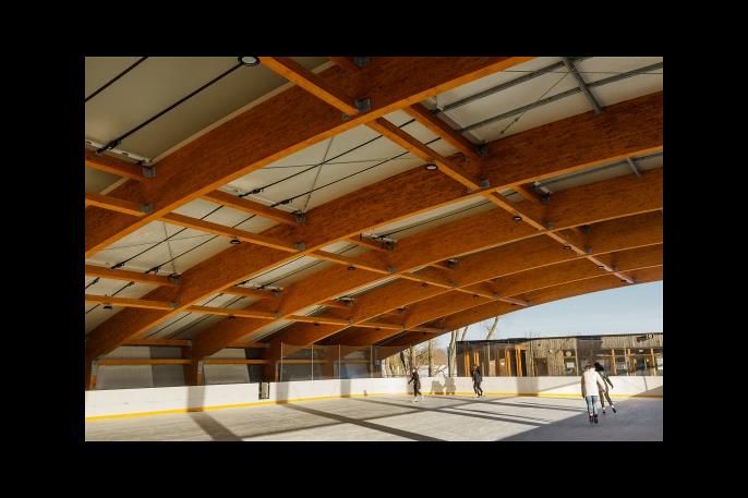 Überdachung der Freiluft-Eisbahn, Pasta Island, Jelgava, Lettland (© Rodentia SIA)