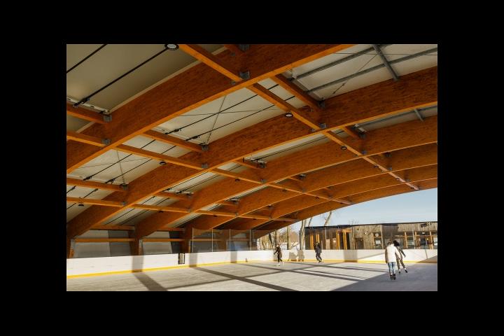 Überdachung der Freiluft-Eisbahn, Pasta Island, Jelgava, Lettland (© Rodentia SIA)