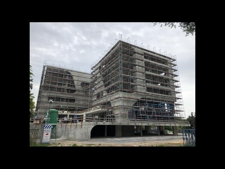 Vista degli edifici durante la costruzione (© künstlin ingenieure)