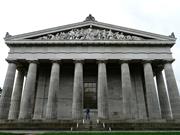 Imponente ingresso del Valhalla Memorial a Ratisbona (Germania)