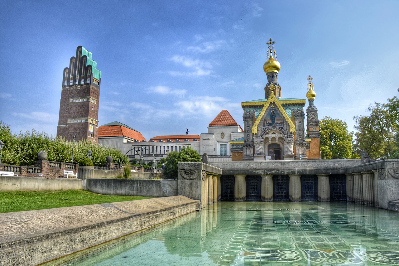 Five Finger Tower e Russian Chapel su Mathildenhöhe, un centro in stile Art Nouveau a Darmstadt, Germania