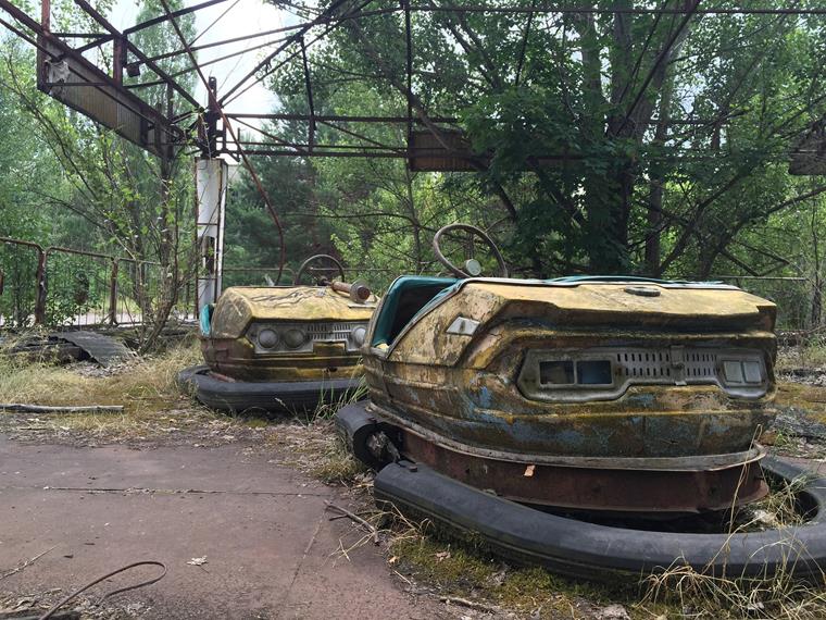 Autoscontro abbandonato nel parco divertimenti di Prypjat, vicino Chernobyl.