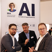 Grafica promozionale per il giorno 4 della fiera BAU che evidenzia i progressi e la collaborazione