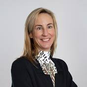 A professional portrait of Helena Goñi Barbarin, showcasing customer satisfaction in the engineering field.