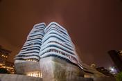 Struttura architettonica moderna, la Torre dell'innovazione a Hong Kong, progettata da Zaha Hadid.