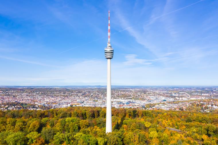 Torre della televisione di Stoccarda, progettata dall’ingegnere Fritz Leonhardt, pioniere della costruzione delle torri della televisione.