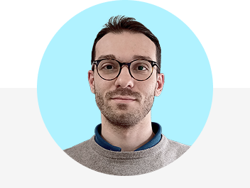 Ritratto di Paride Viaro che celebra 10 anni di leadership presso Dlubal Software Italy.