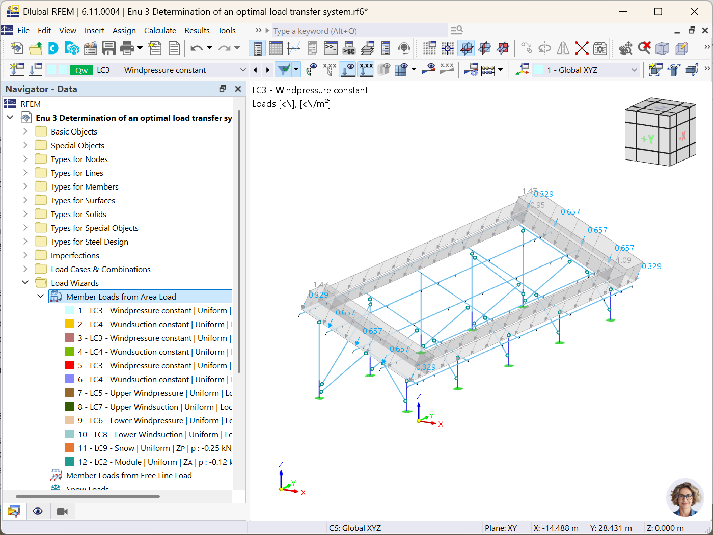 Pressione costante del vento su impianto per energia solare montato a terra in RFEM 6. Scenario di carico ed efficienza del sistema testati per l'ottimizzazione.