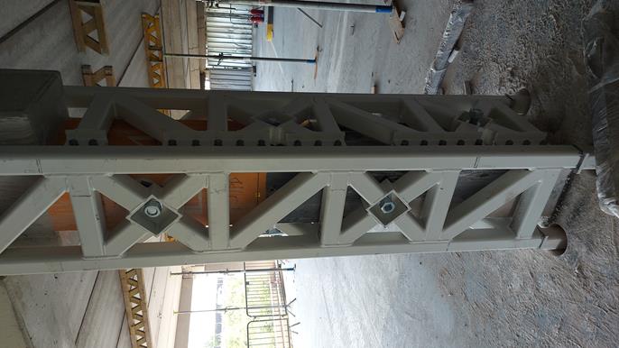 Elemento di stabilizzazione della colonna reticolare del tubo quadrato parte del Westfield Commercial Center Černý Most ristrutturazione