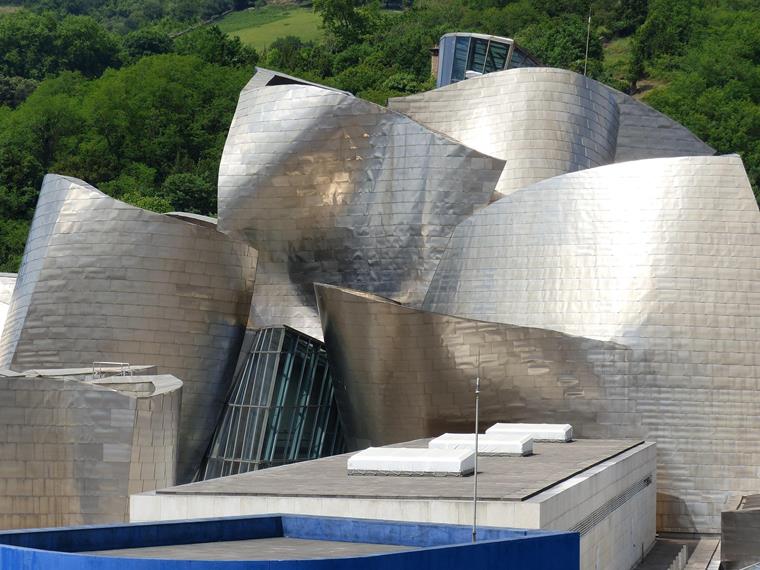 Dettaglio del Museo Guggenheim di Bilbao, elementi architettonici innovativi