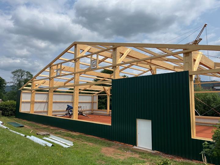 Struttura della costruzione di un palazzetto del tennis del Bob-Club Fürth, GErmania, durante la fase di costruzione