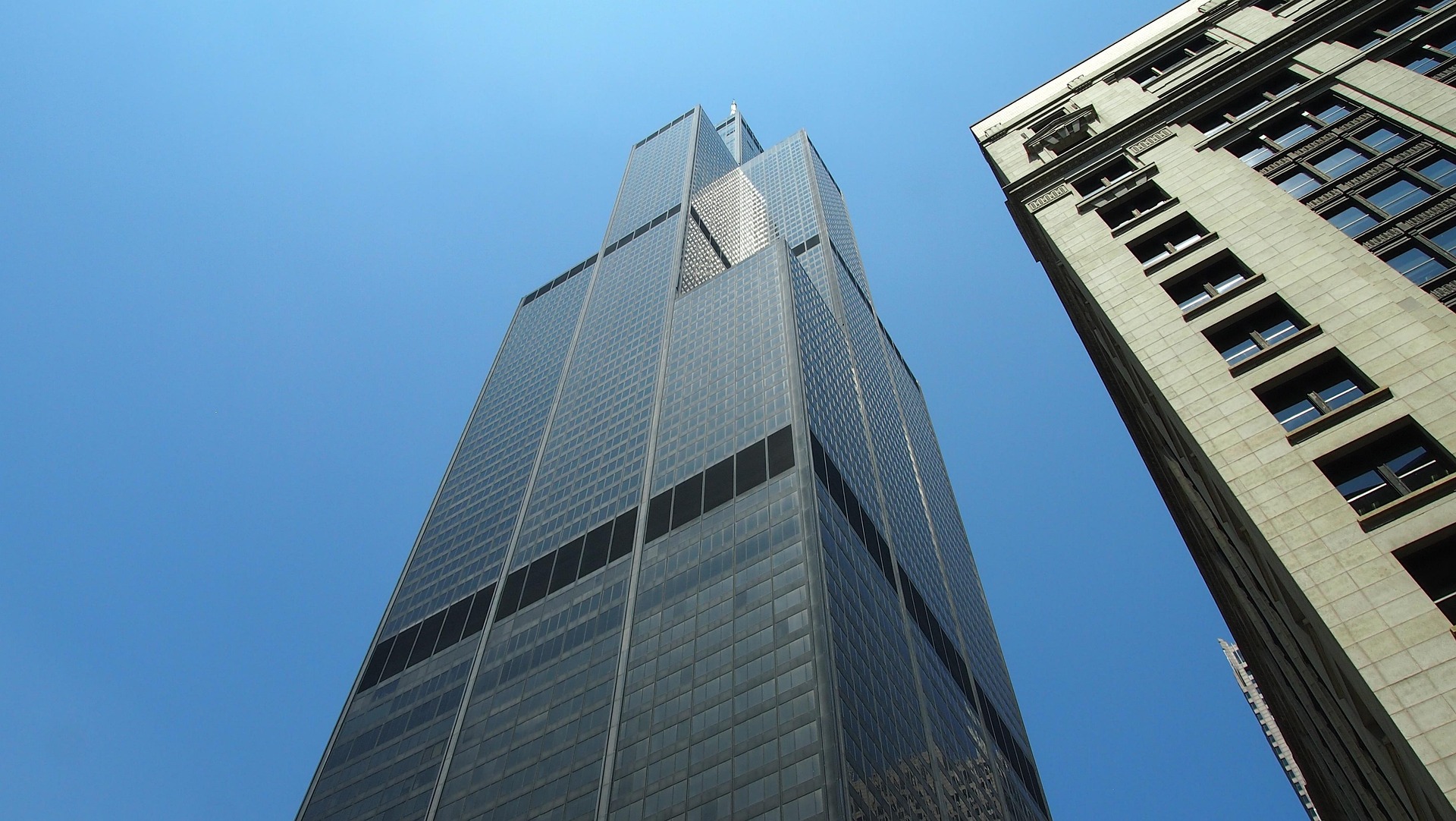 La Willis Tower negli USA, progettato da Fazlur Rahman Khan, è un'opera notevole.