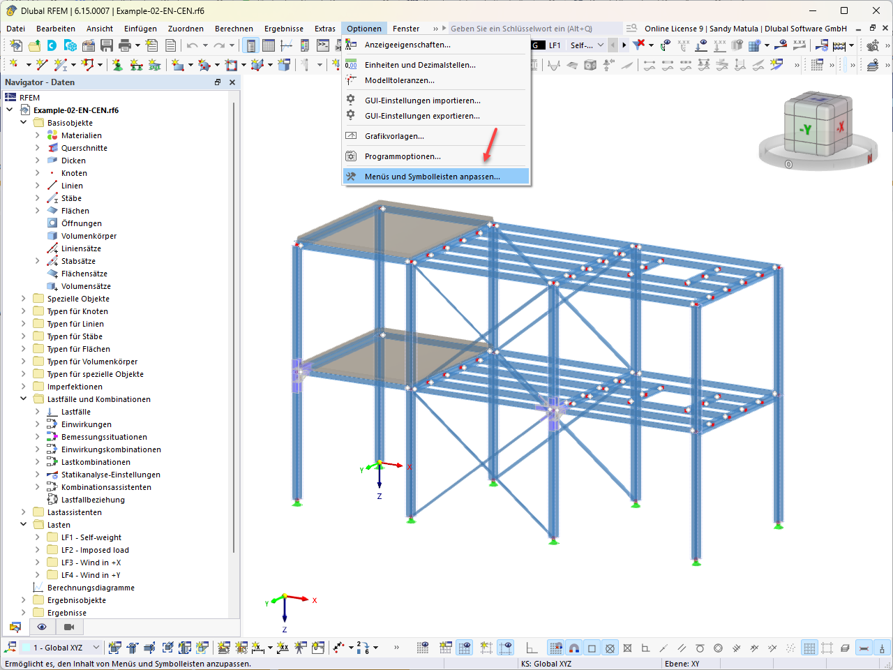 Vista di una struttura in acciaio 3D con menu contestuale aperto per la personalizzazione di menu e barre degli strumenti. Il modello mostra pilastri, travi, controventi e tavole.