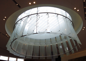 Szklany żyrandol w Keystone Mall, USA (© STUTZKI Engineering)