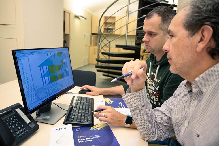 Strategia korporacyjna Dlubal Software to: Ciągłe doskonalenie