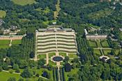 Rozległy kompleks pałacowy Sanssouci w Poczdamie, Niemcy