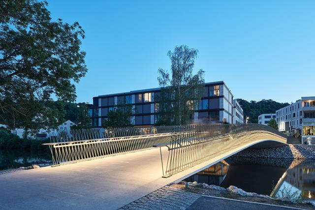 Oświetlony most | ©Bruno Clomfar