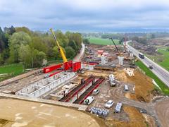 Montáž ocelového výsuvného nosu během výstavby na staveništi D35. Zdroj: M4 Road Design s.r.o.